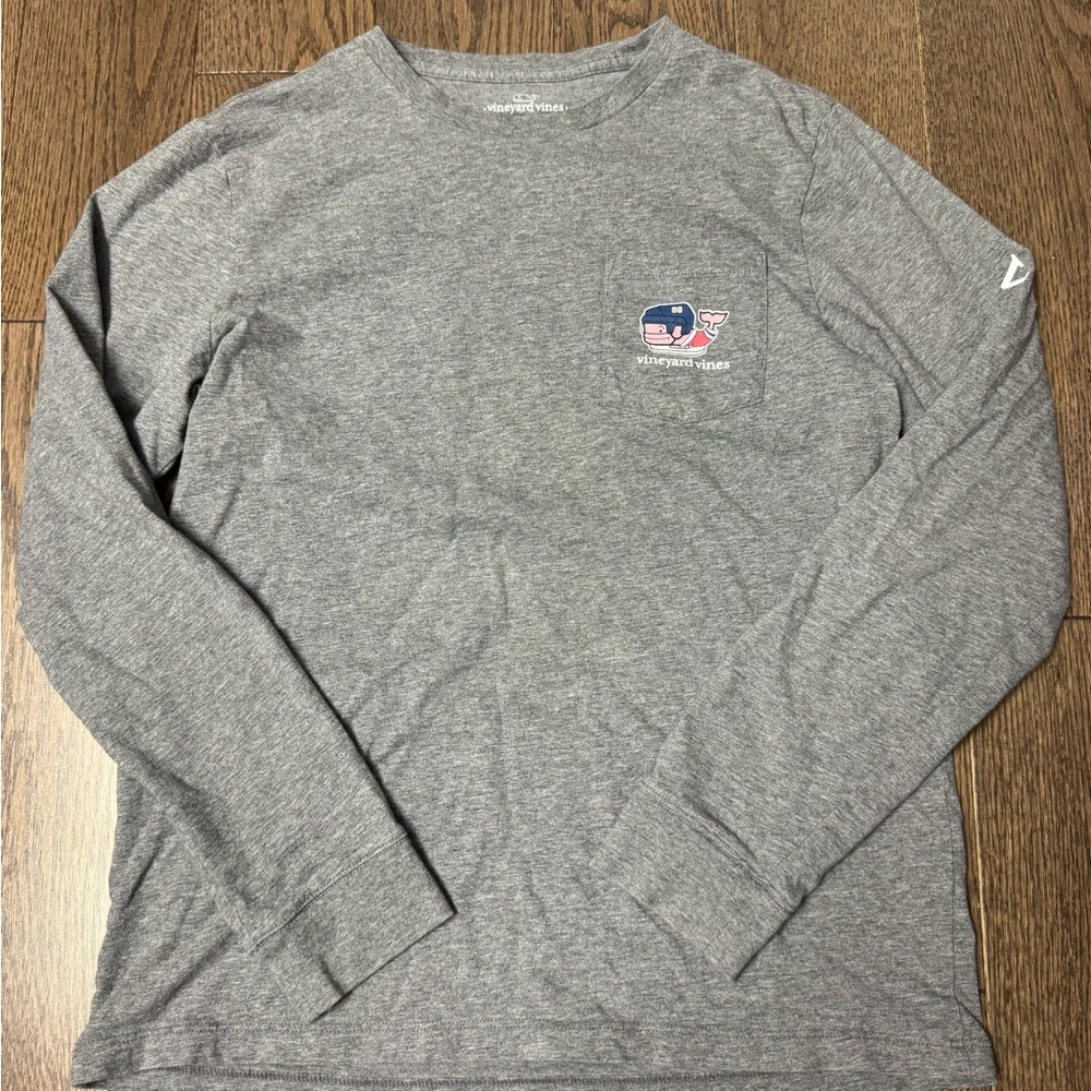 Vineyard Vines Charcoal Pond Hockey Whale Long Sleeve Tee size L - Picture 2 of 5